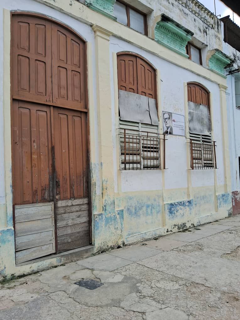 Fachada de la Escuela Salvador Allende Fachada de la Escuela Salvador Allende