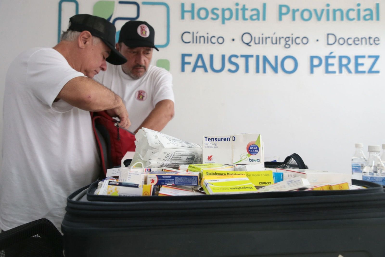 Entrega de una Maleta Solidaria en el Hospital Faustino Pérez Entrega de una Maleta Solidaria en el Hospital Faustino Pérez