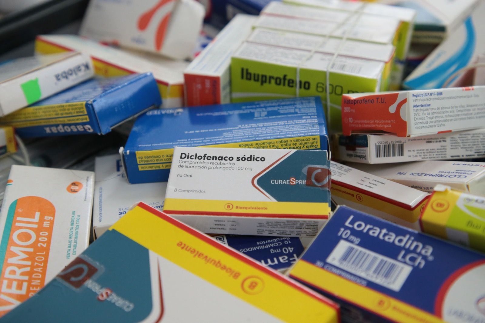 Medicamentos e insumos reunidos por Maletas Solidarias Medicamentos e insumos reunidos por Maletas Solidarias